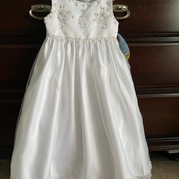 American Princess White Flower Embroider - Picture 2 of 8